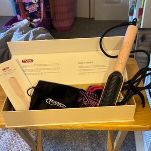 TYMO Hair Straightening Brush in Pink